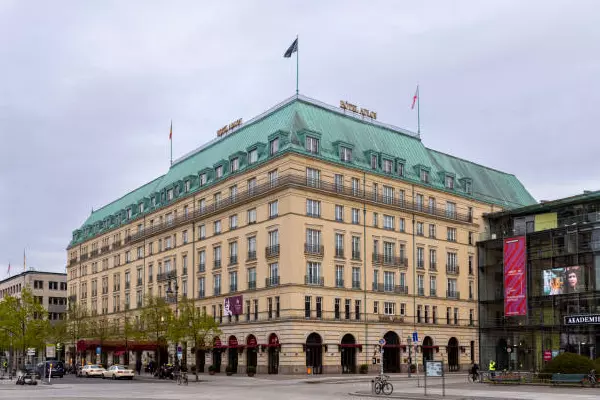 Die neue Show im Friedrichstadtpalast und BERLIN vom Feinsten, Luxus pur im Hotel ADLON Kempinski