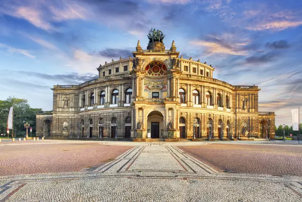 Semperoper Dresden mit Maritim Hotel